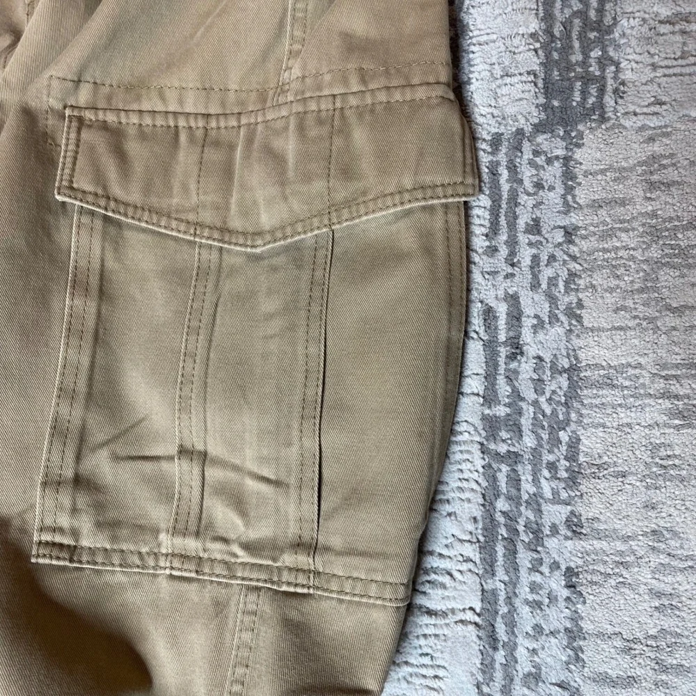 Old Navy Favorite Khakis‎ Mens 44x30 Tan Cargo Pants Straight Leg Cotton Twill